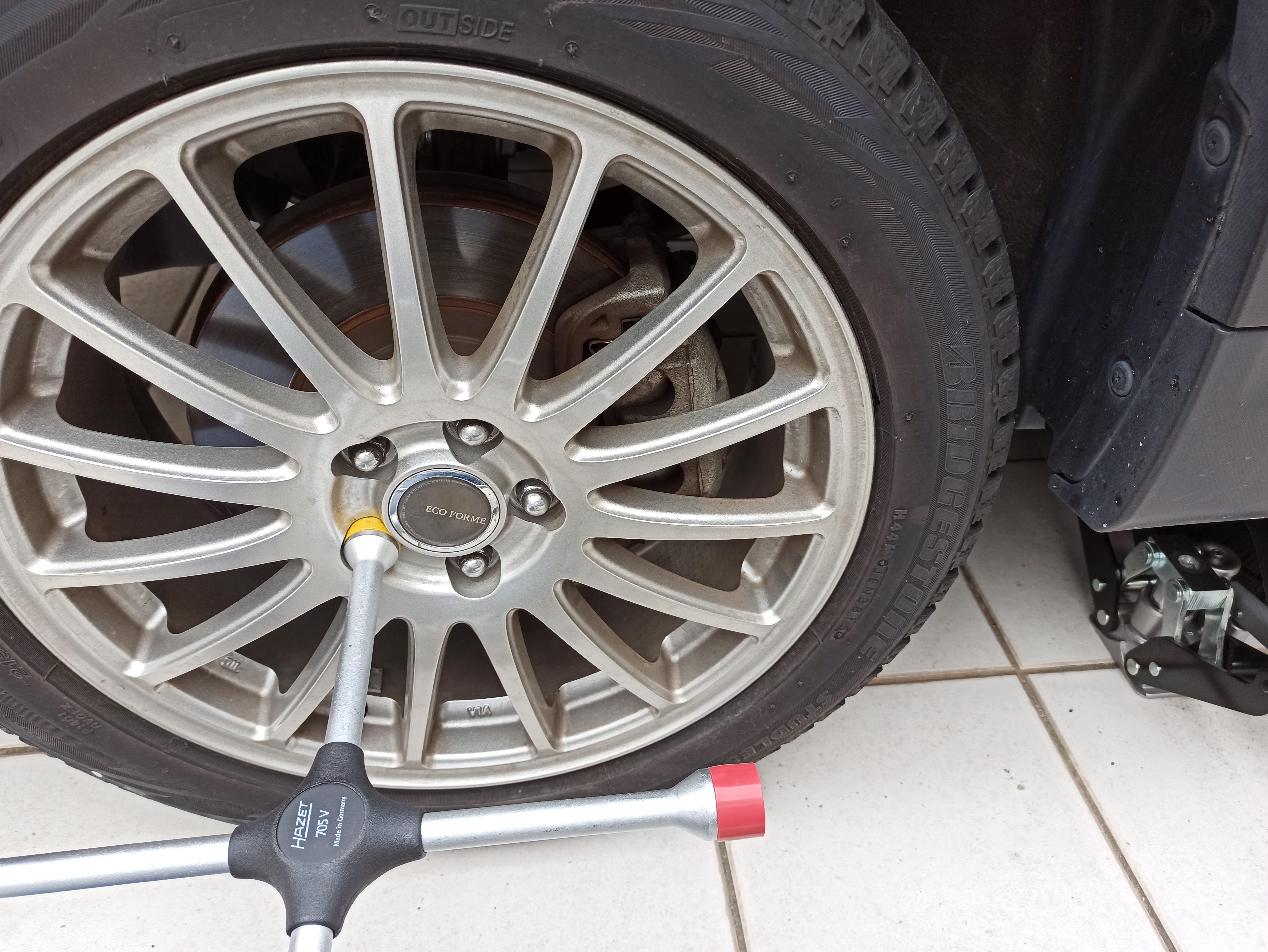 ナットを軽く締める