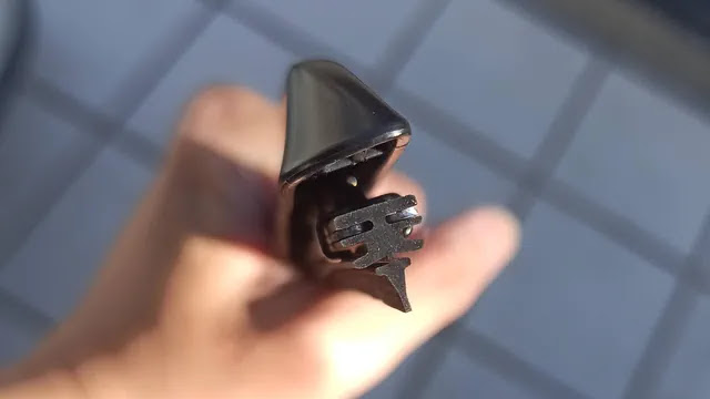 ワイパーゴムの断面