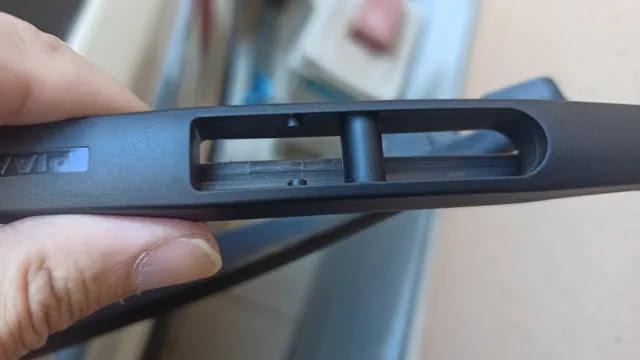 新しいワイパーブレードの引っ掛け部分