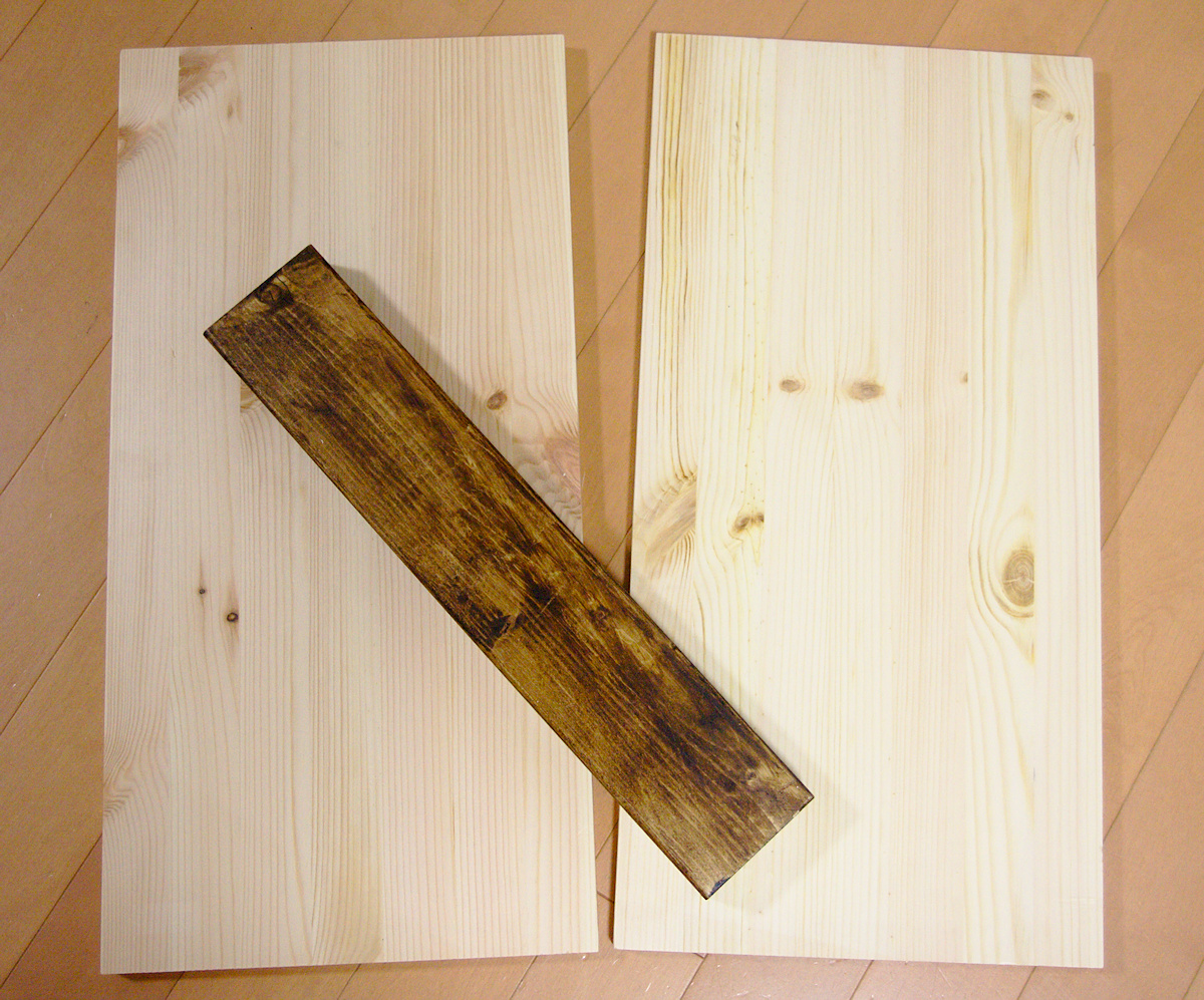 天板用の板をつなぐ2X4材