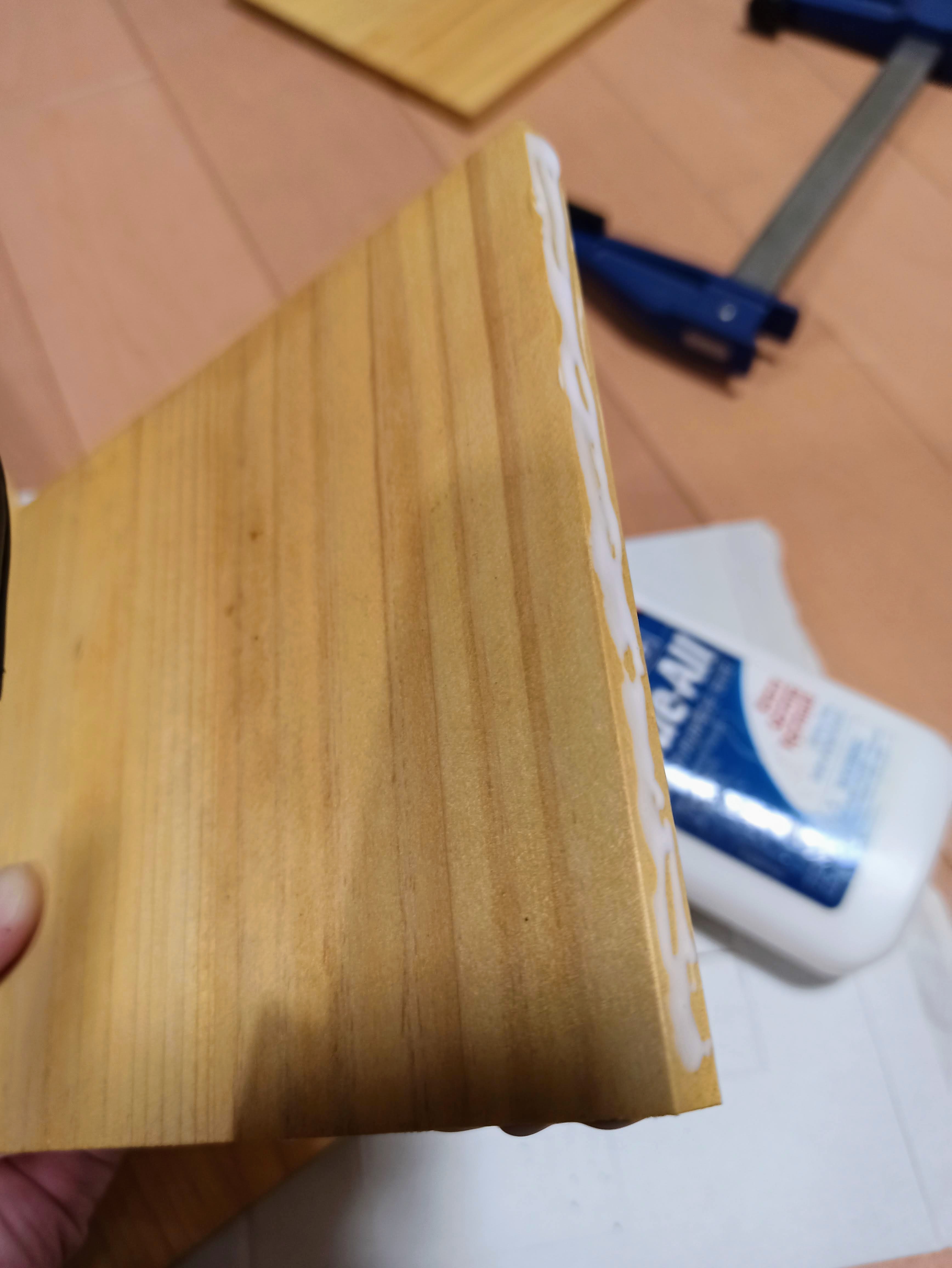 ボンドを塗る