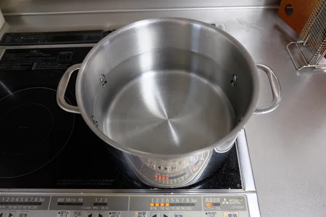 お湯を沸かす