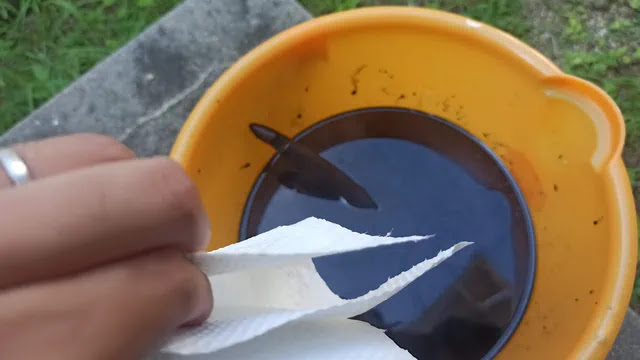 バケツに塩を投入