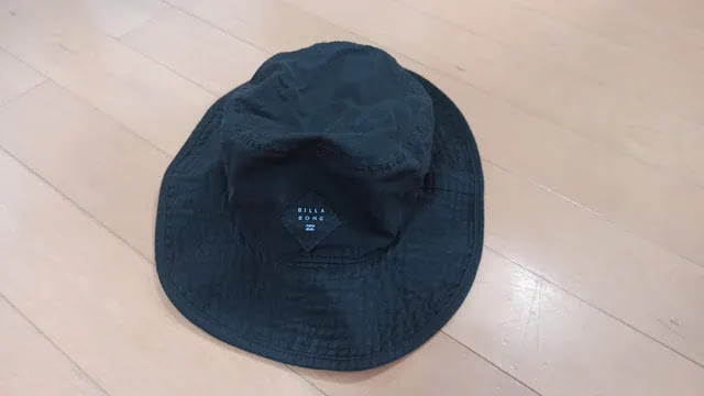 染めた後の帽子