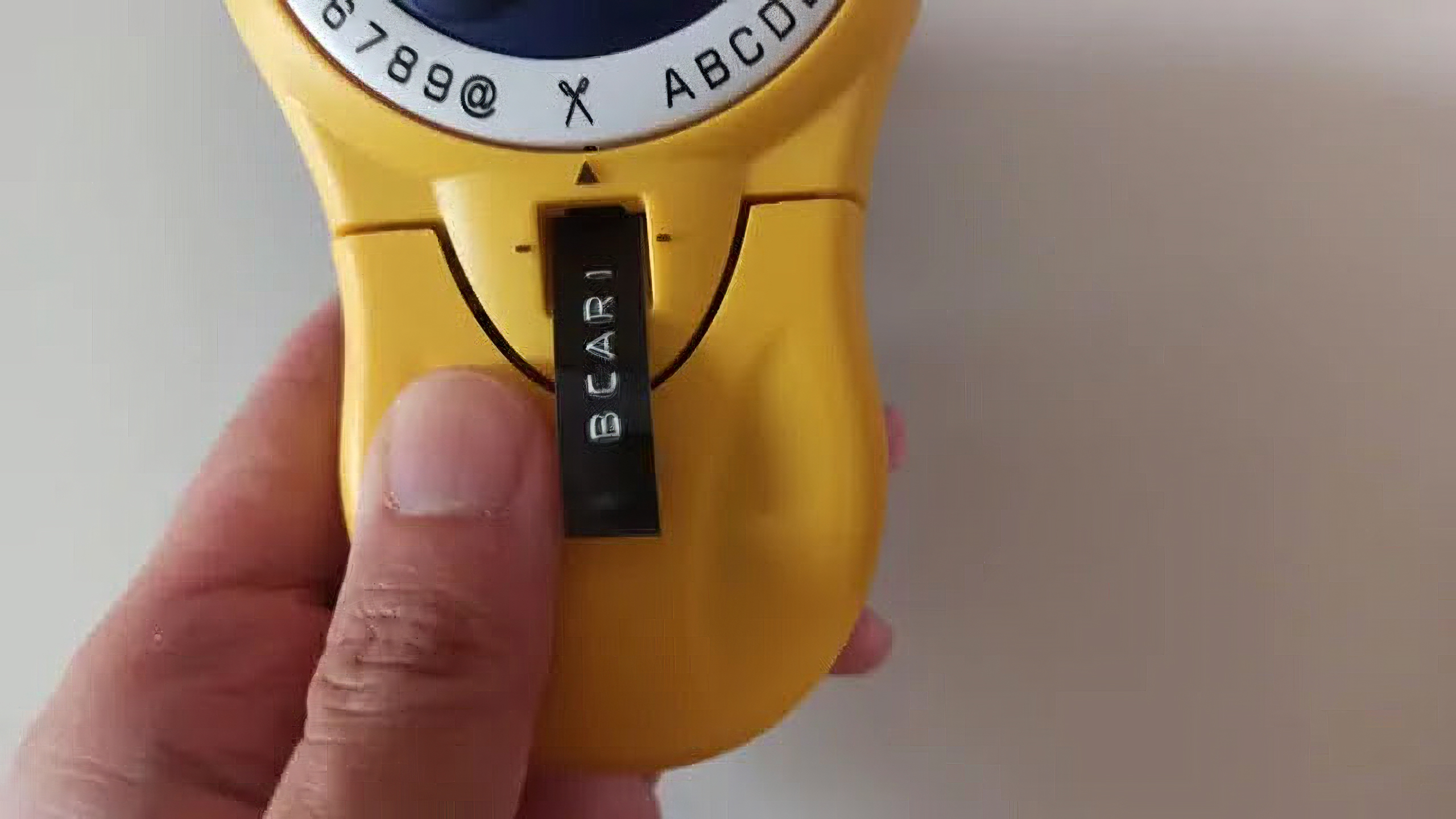 ラベルをカットする