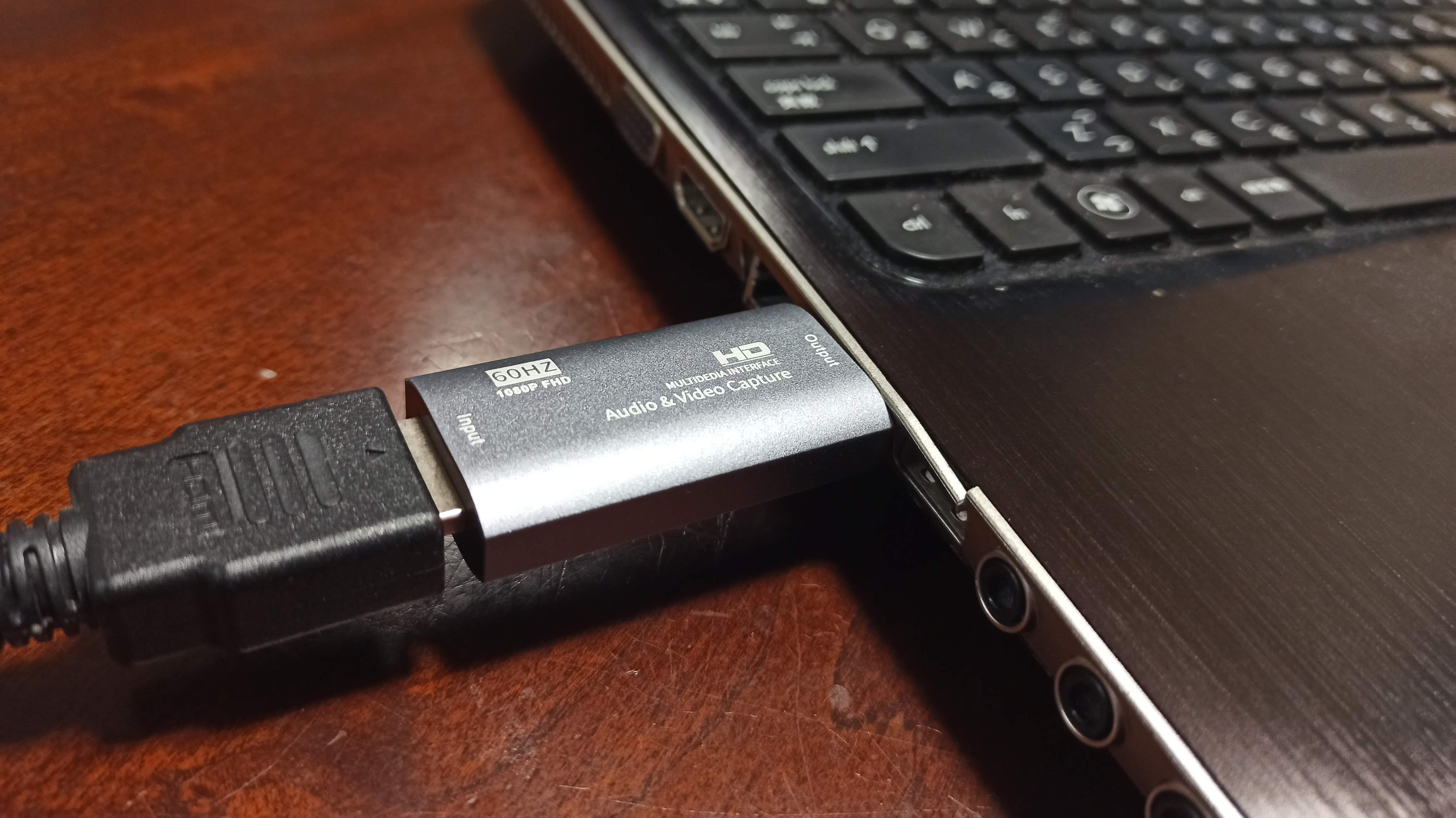 PCのUSBポートにビデオキャプチャカードを差す