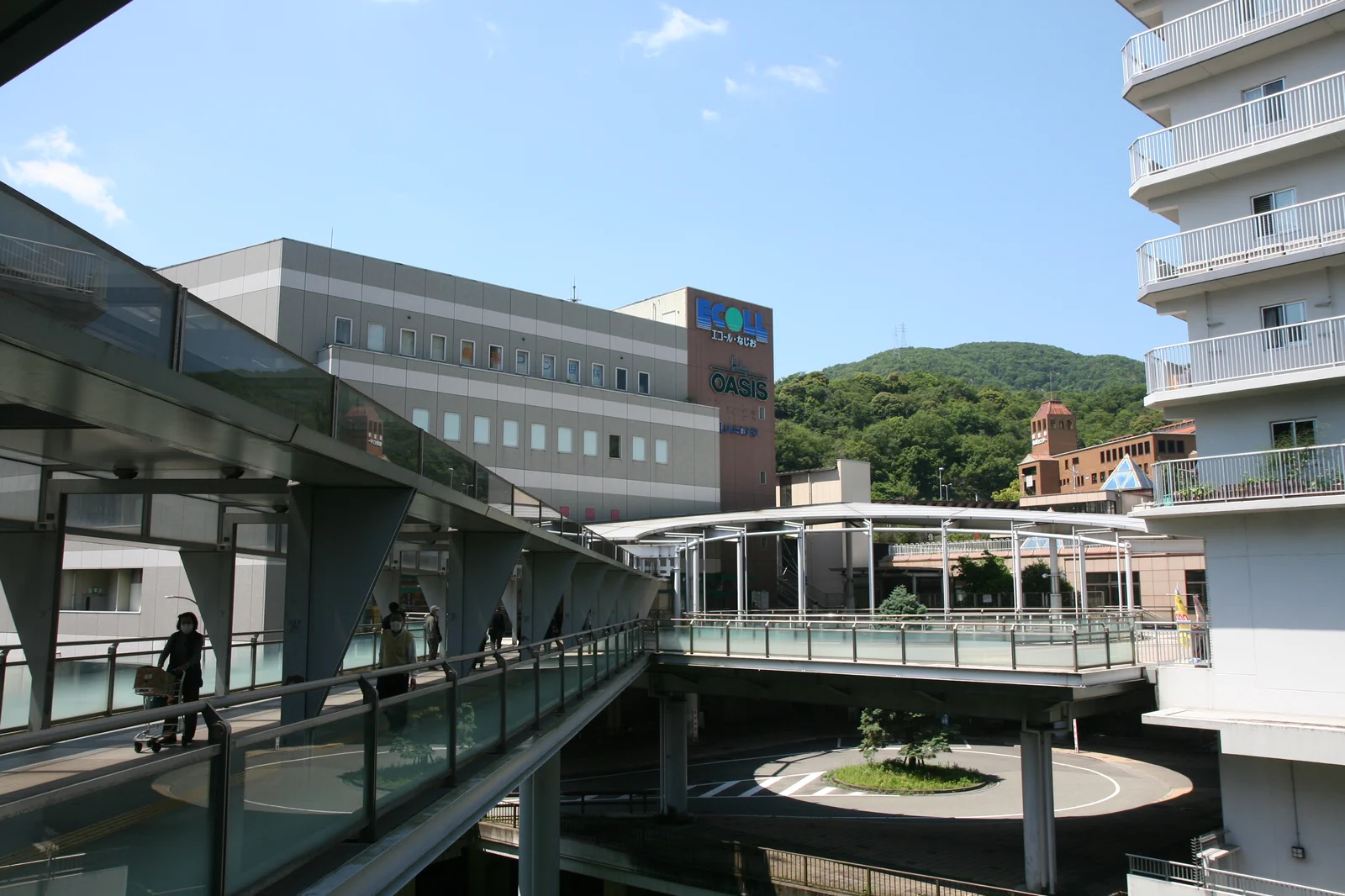西宮名塩駅前