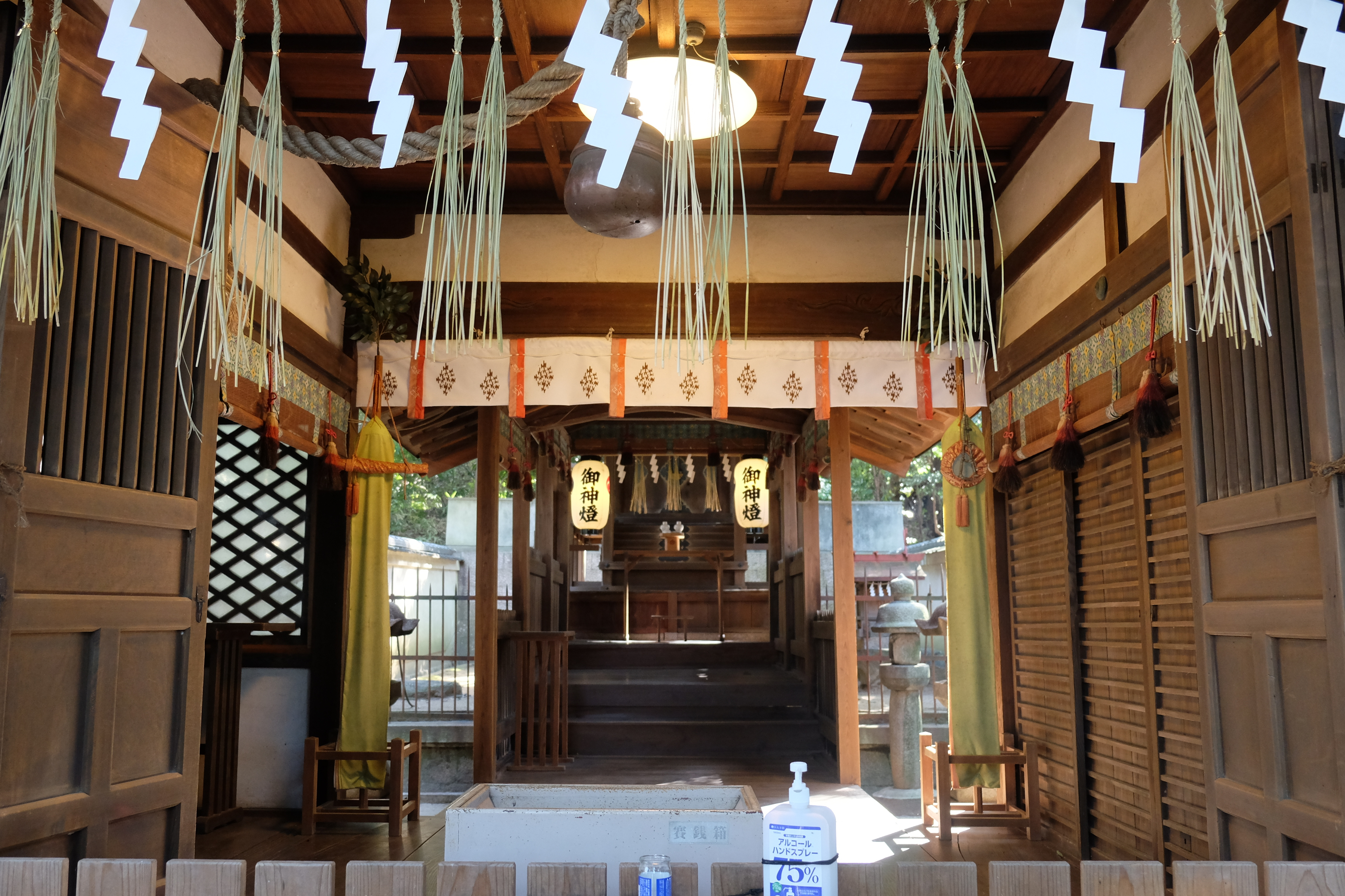 石神社本殿