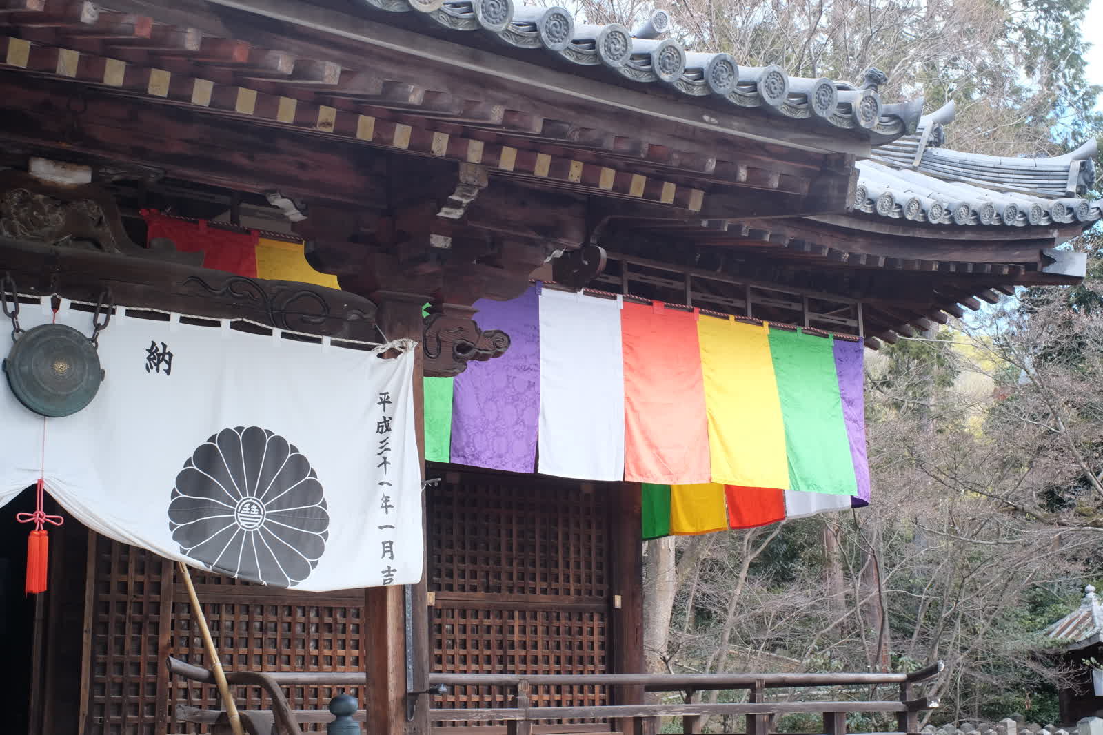 お堂を右へ