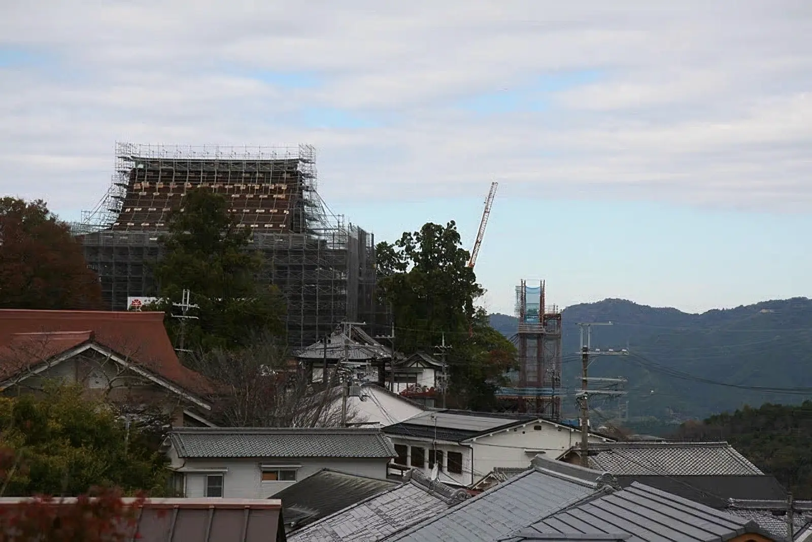 金峯山寺蔵王堂を眺める