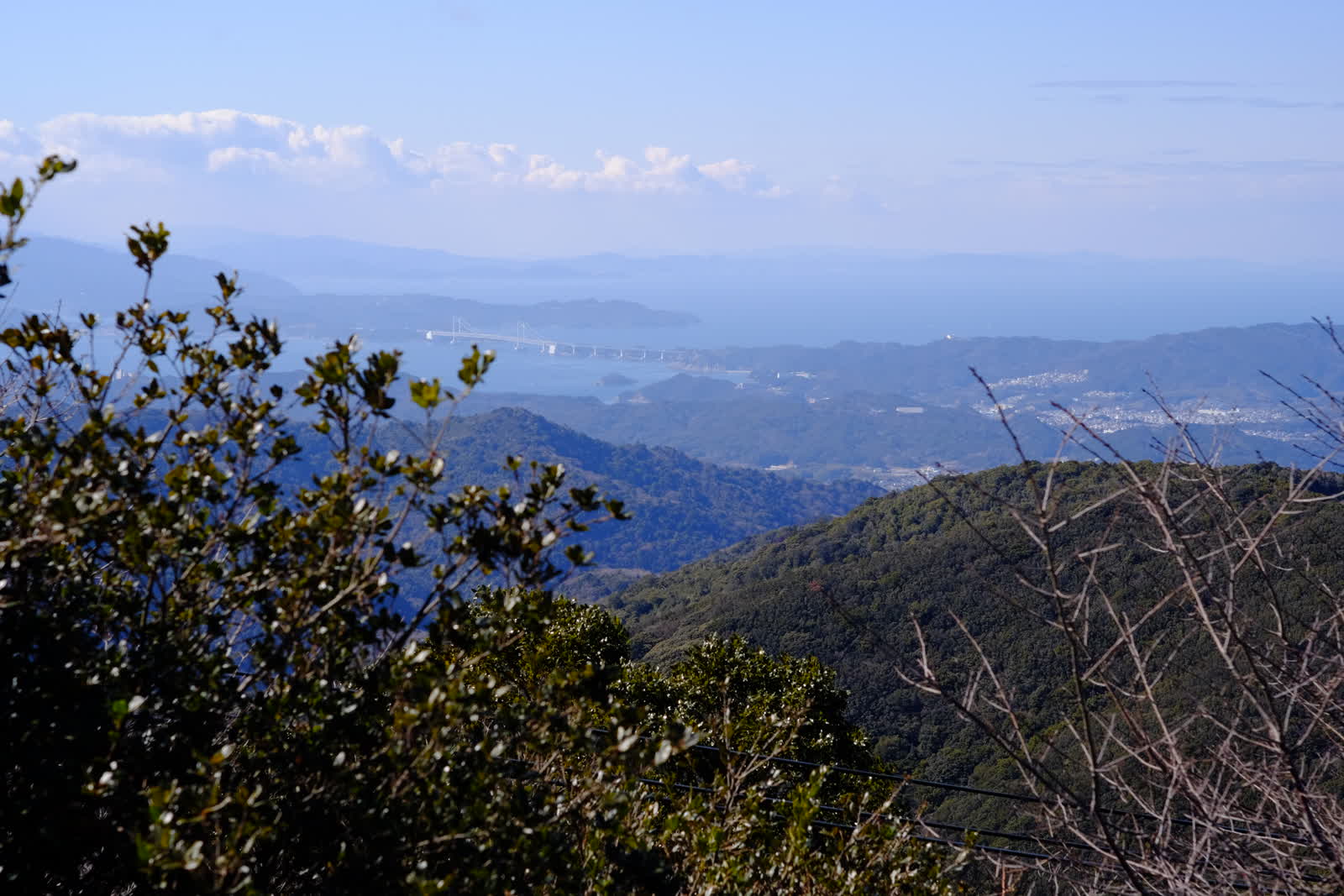 山頂からの景色ー明石海峡大橋