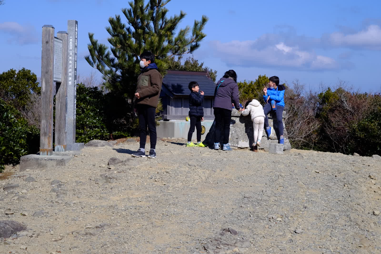 山頂で休憩