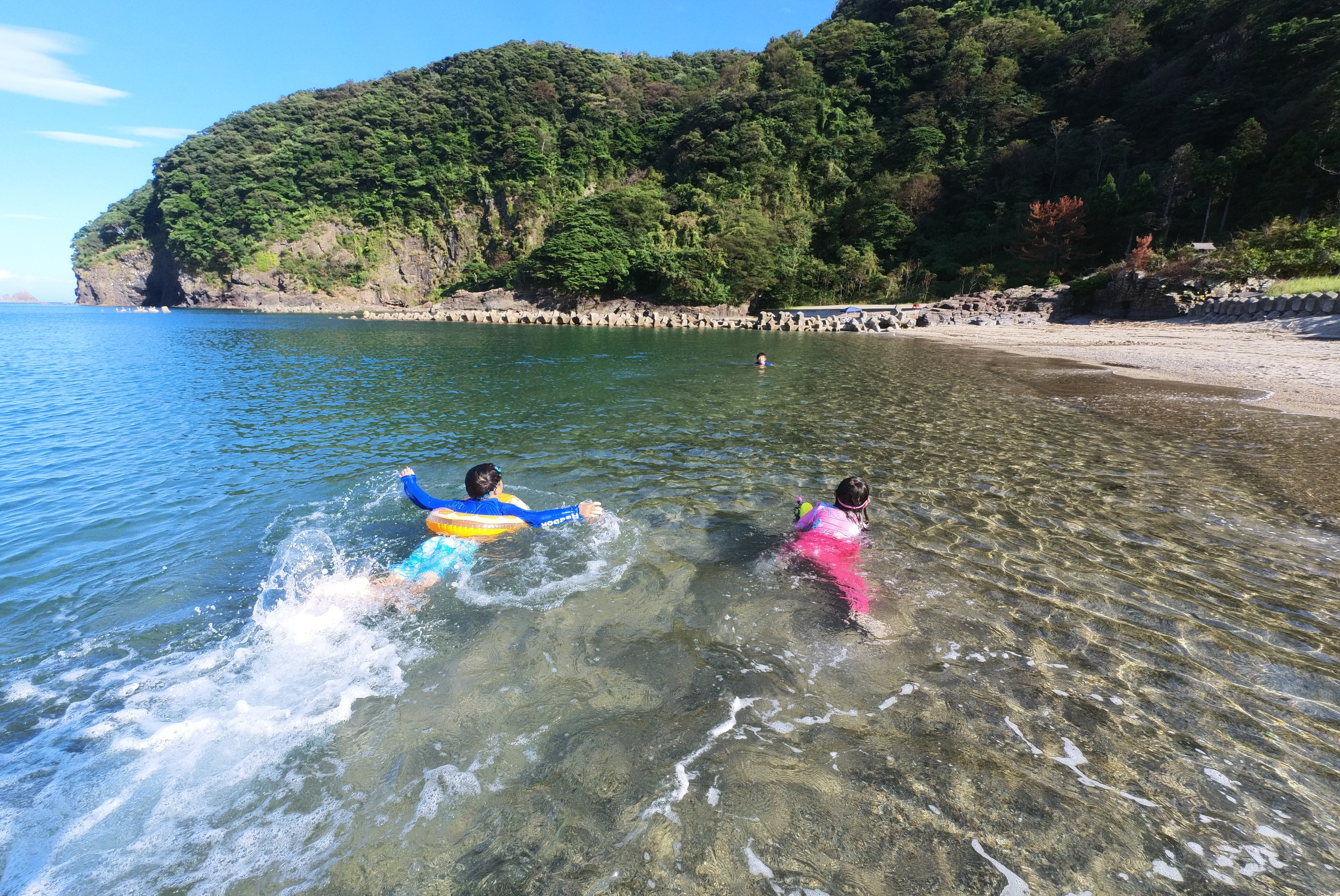 海で遊ぶ