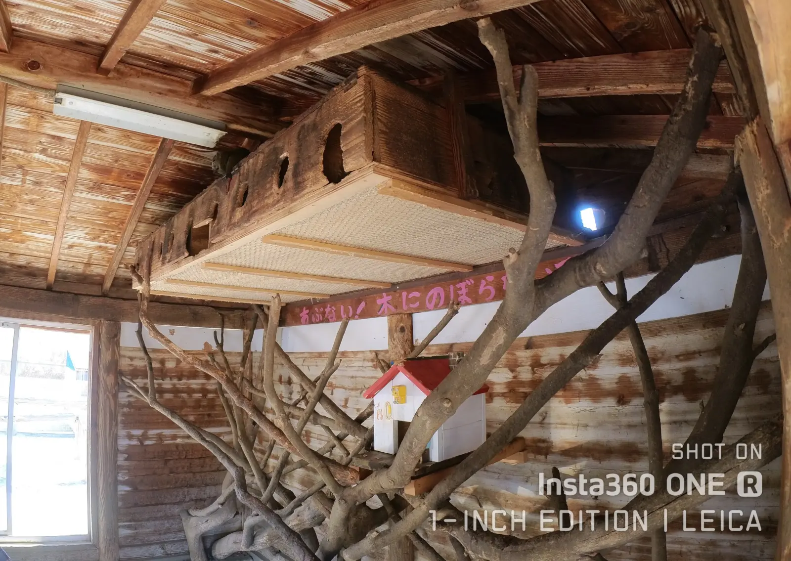小屋の中