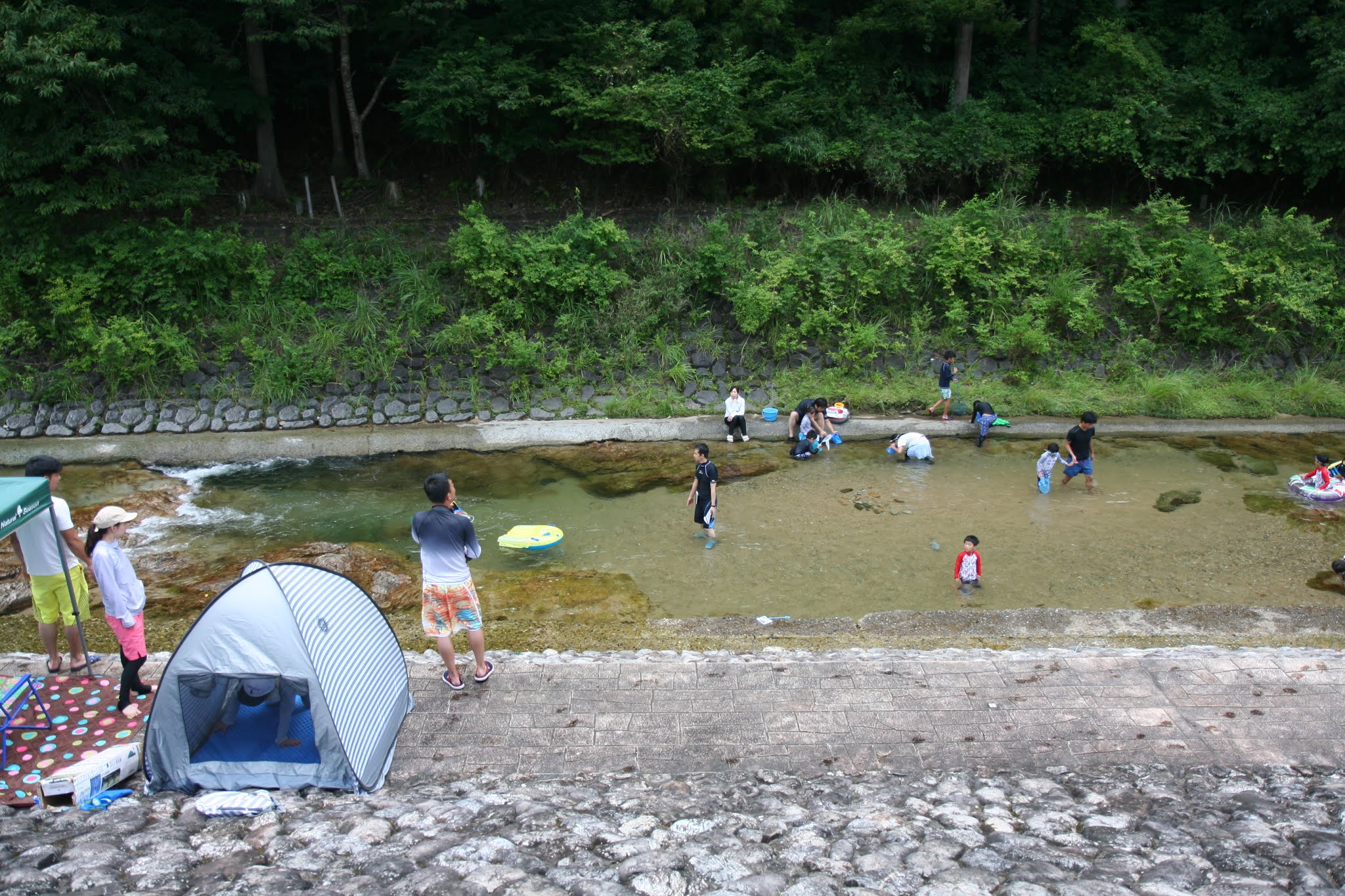 たかすみ温泉の川遊びスポット