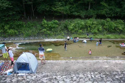 たかすみ温泉の川遊びスポット
