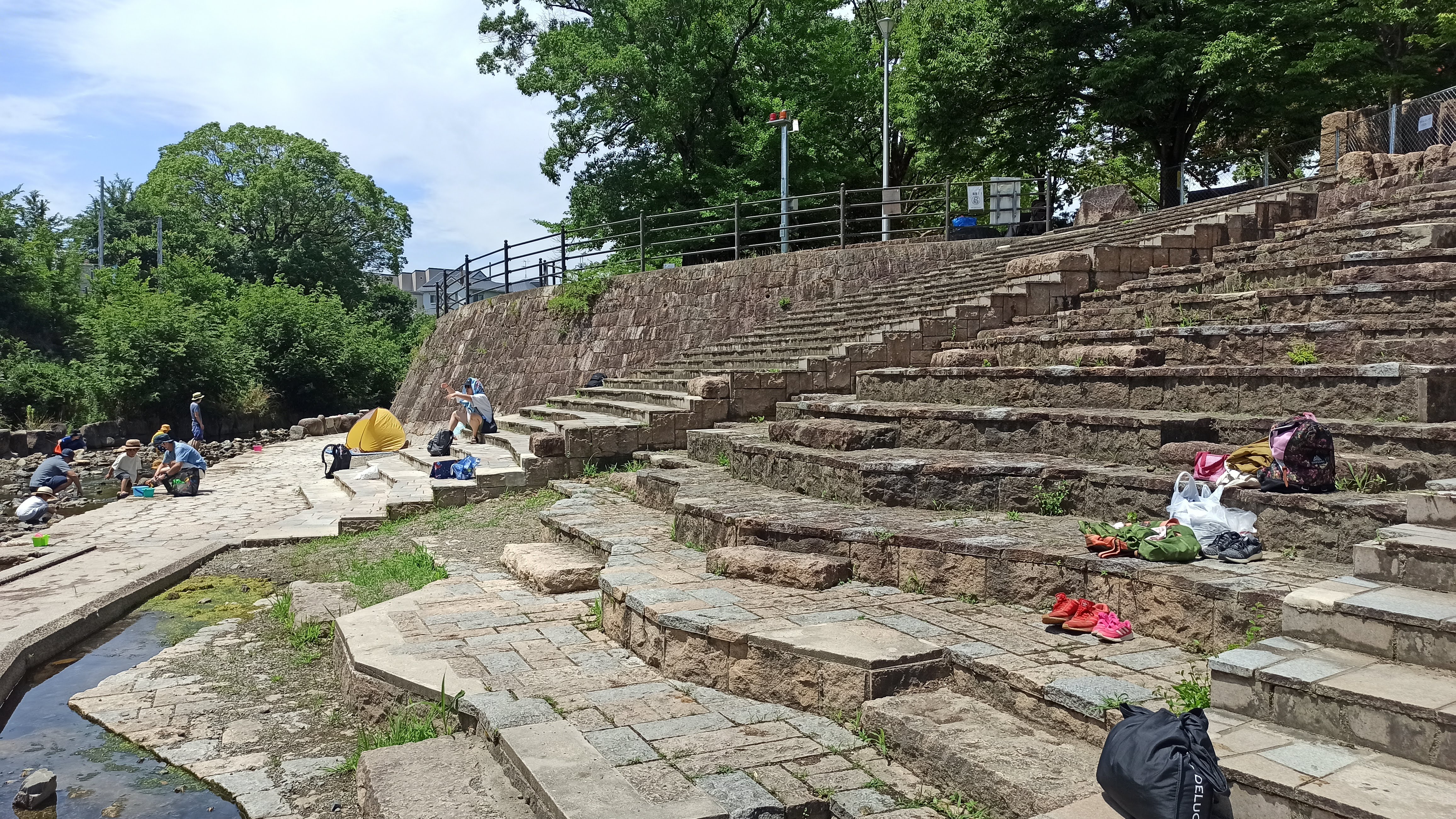 箕面川への階段