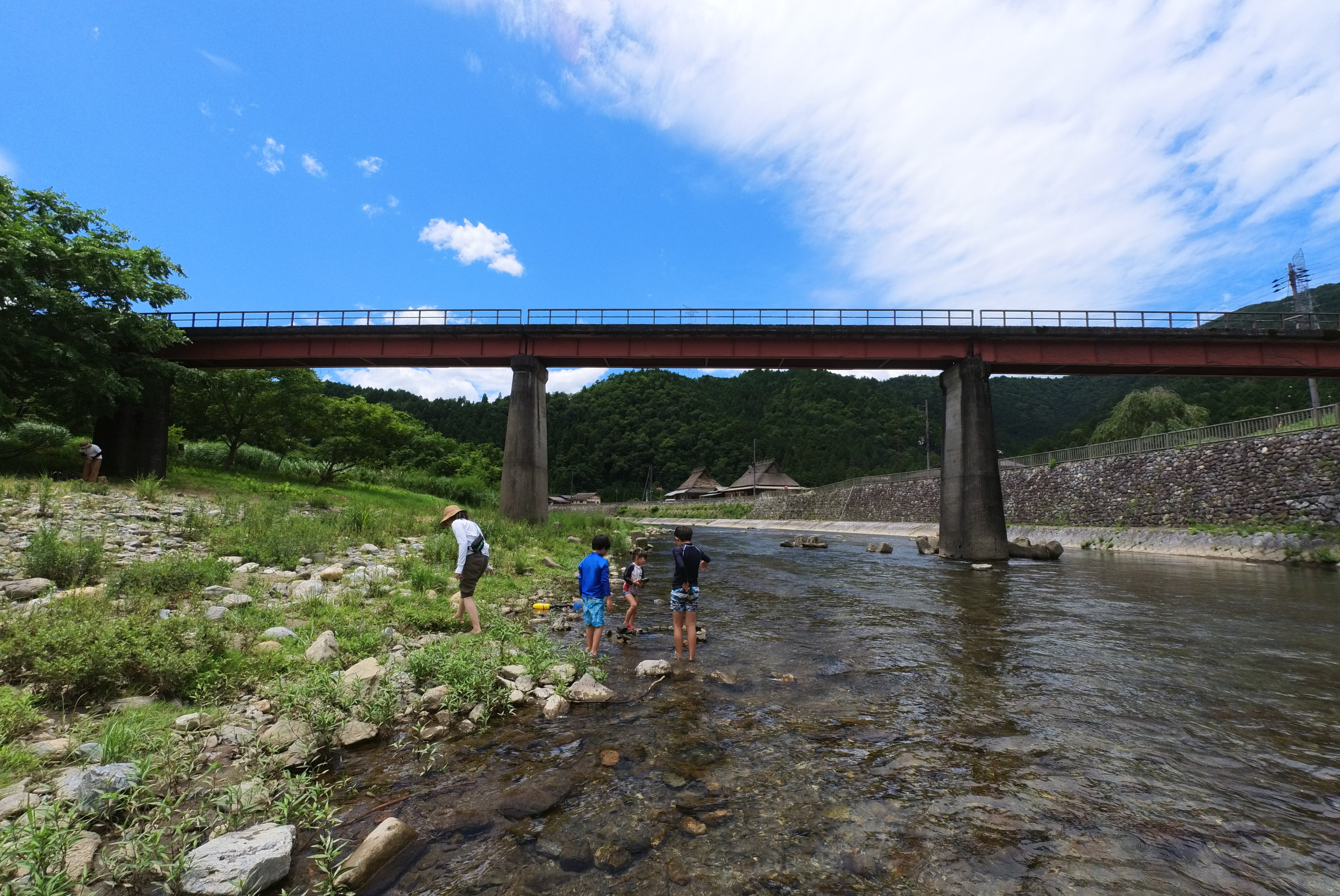 川遊びスポット 京都 美山かやぶきの里 featured image