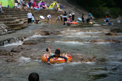 浮き輪で流れてみる