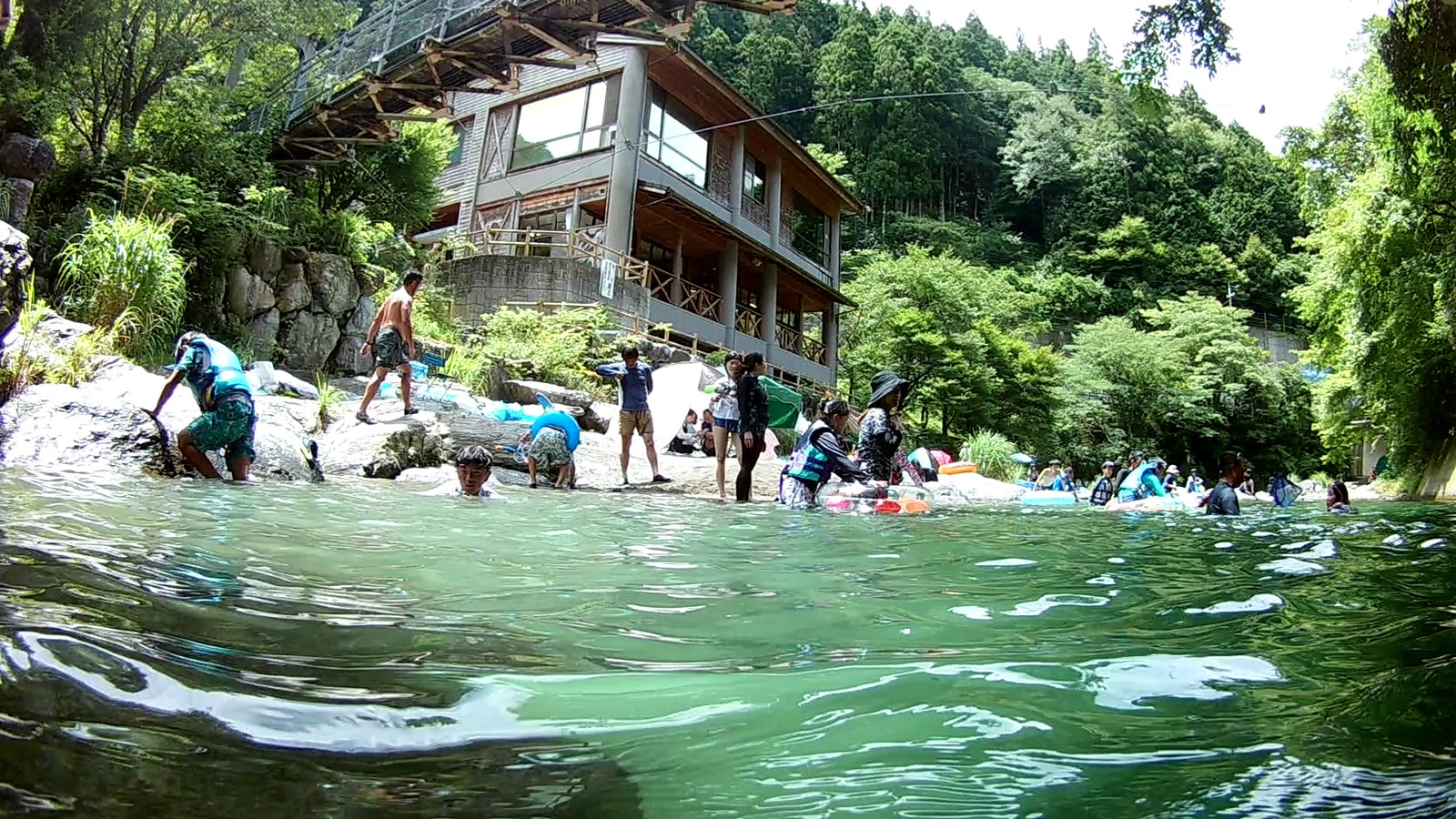 川から上がる