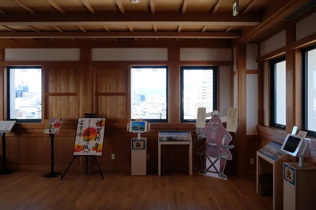 最上階の部屋の中