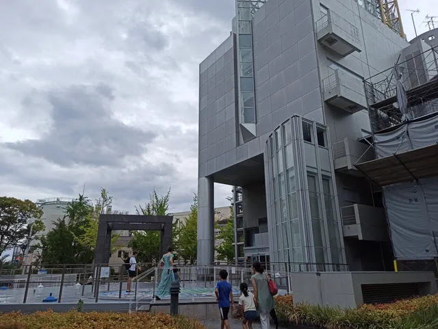 大阪市下水道科学館の前