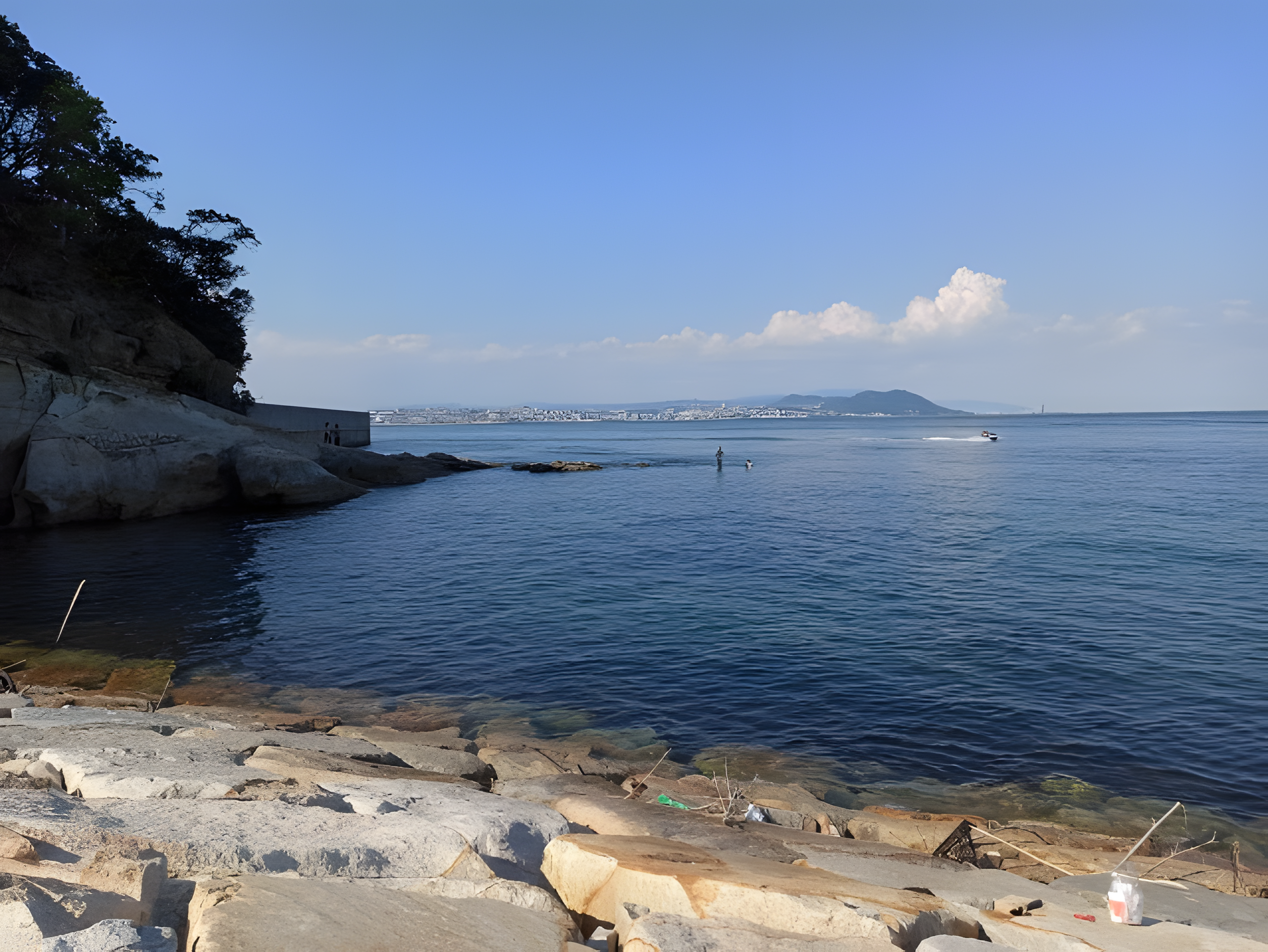 岩屋の海